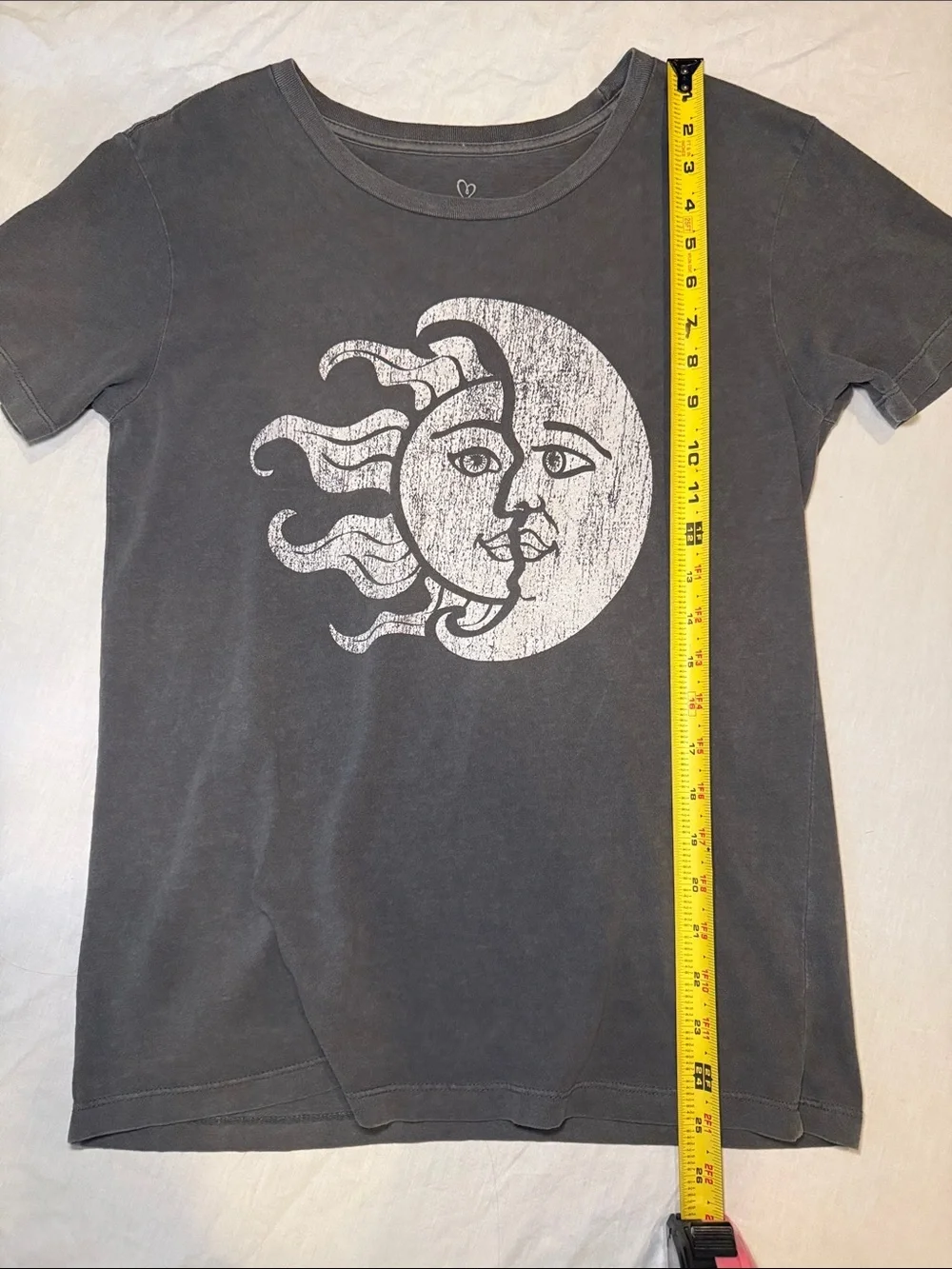 Full Tilt Women's Sun and Moon Cropped Grey Graphic Tshirt Size Small EUC